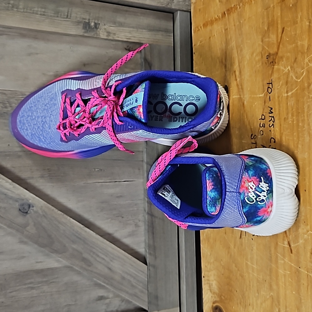 NEW BALANCE Size 9